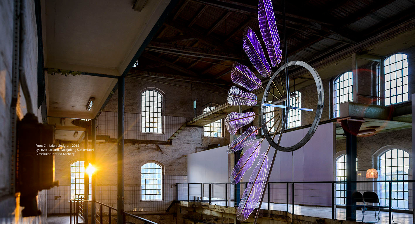 Foto Christian Lindgren. Lys over Lolland, Saxkjøbing Sukkerfabrik. 2015 Glasskulptur af Bo Karberg. 
